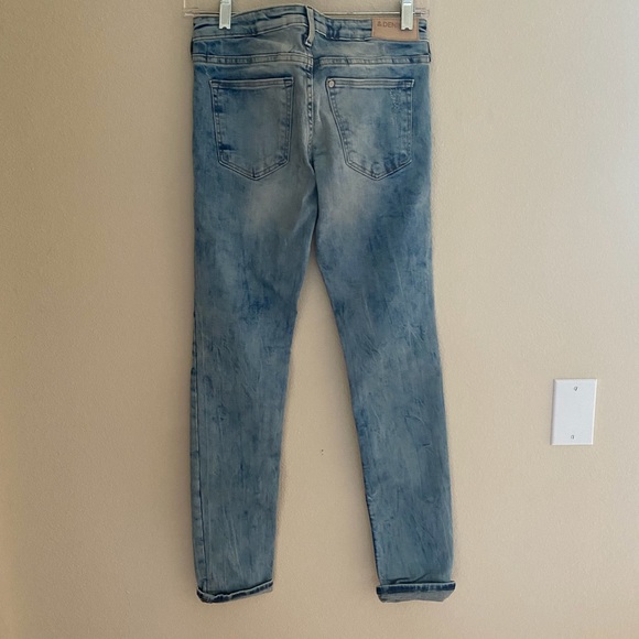 ⬇️LAST CHANCE⬇️ H & M Denim Lightwash 26/30 Skinny Low Waist Jeans EUC - Picture 5 of 6